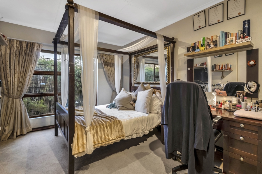 5 Bedroom Property for Sale in Gallo Manor Gauteng