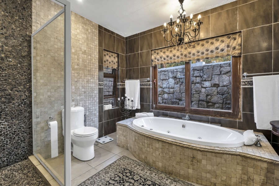 5 Bedroom Property for Sale in Gallo Manor Gauteng