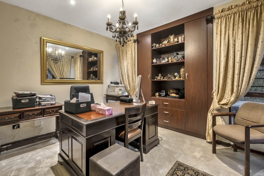 5 Bedroom Property for Sale in Gallo Manor Gauteng