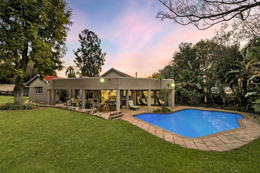 5 Bedroom Property for Sale in Gallo Manor Gauteng