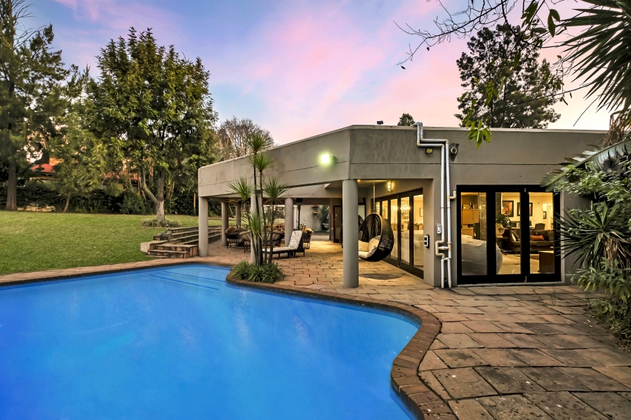 5 Bedroom Property for Sale in Gallo Manor Gauteng