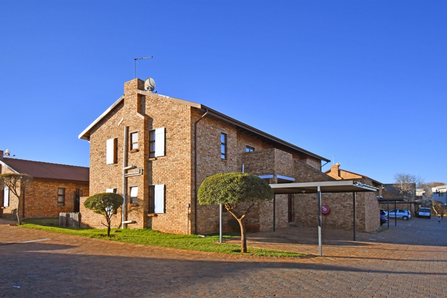 2 Bedroom Property for Sale in North Riding AH Gauteng