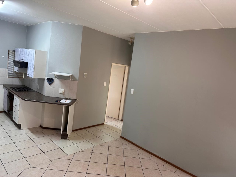 2 Bedroom Property for Sale in Roodekrans Gauteng