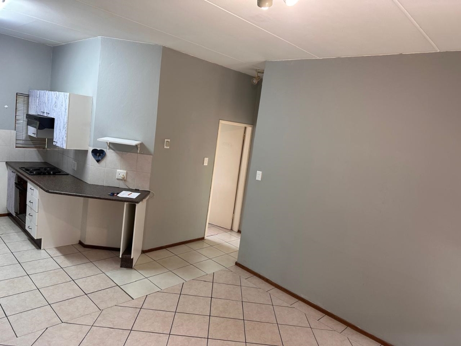 2 Bedroom Property for Sale in Roodekrans Gauteng