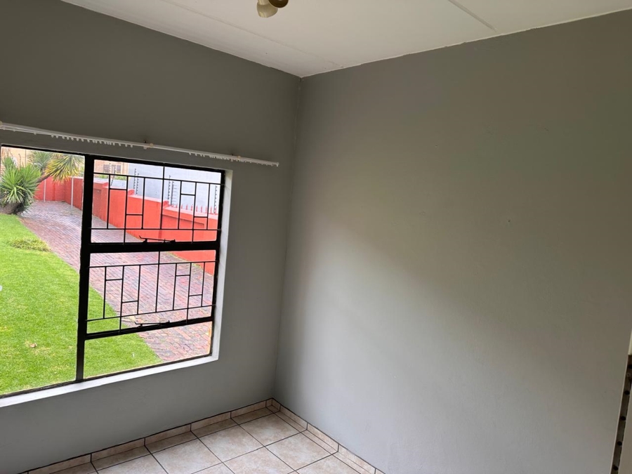 2 Bedroom Property for Sale in Roodekrans Gauteng