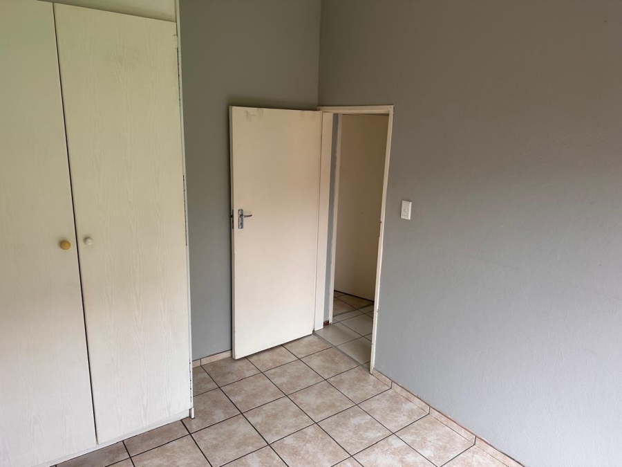 2 Bedroom Property for Sale in Roodekrans Gauteng