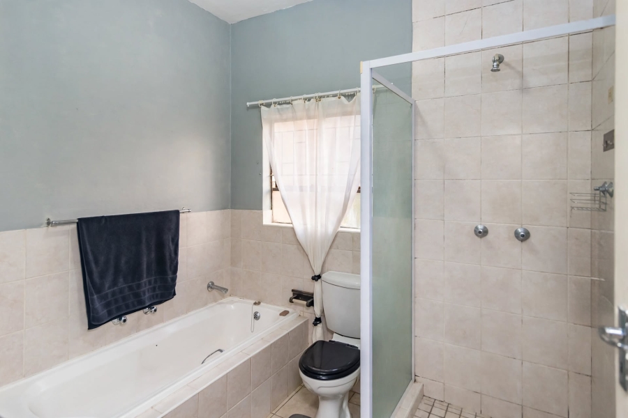 2 Bedroom Property for Sale in Roodekrans Gauteng