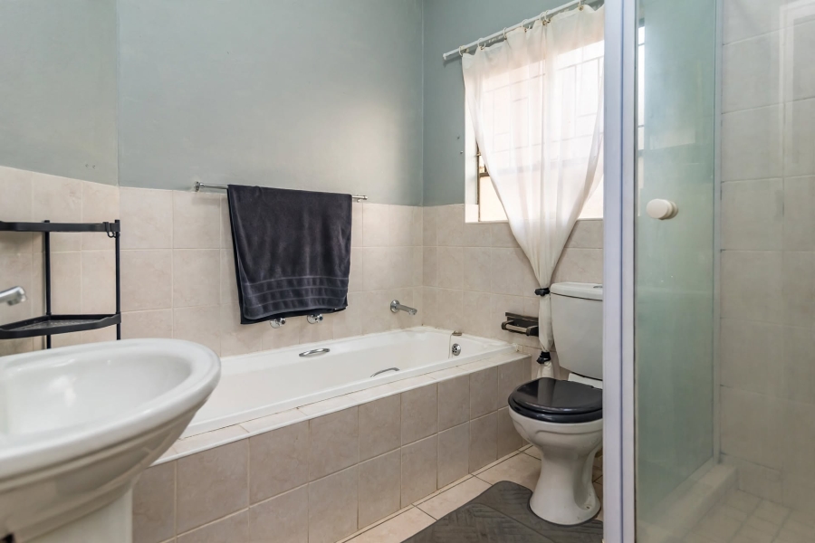 2 Bedroom Property for Sale in Roodekrans Gauteng