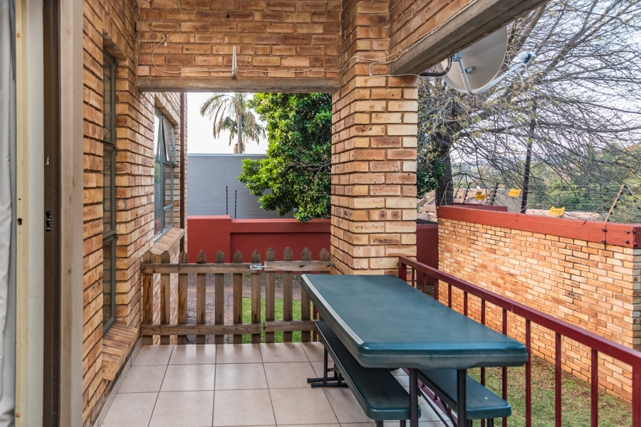 2 Bedroom Property for Sale in Roodekrans Gauteng
