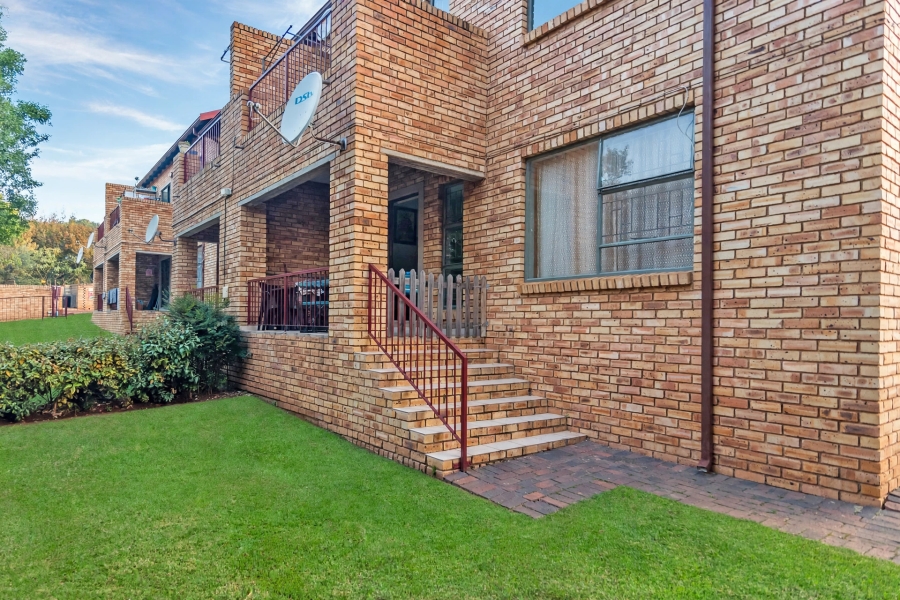 2 Bedroom Property for Sale in Roodekrans Gauteng
