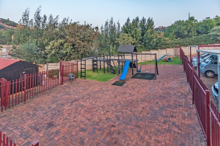 2 Bedroom Property for Sale in Roodekrans Gauteng