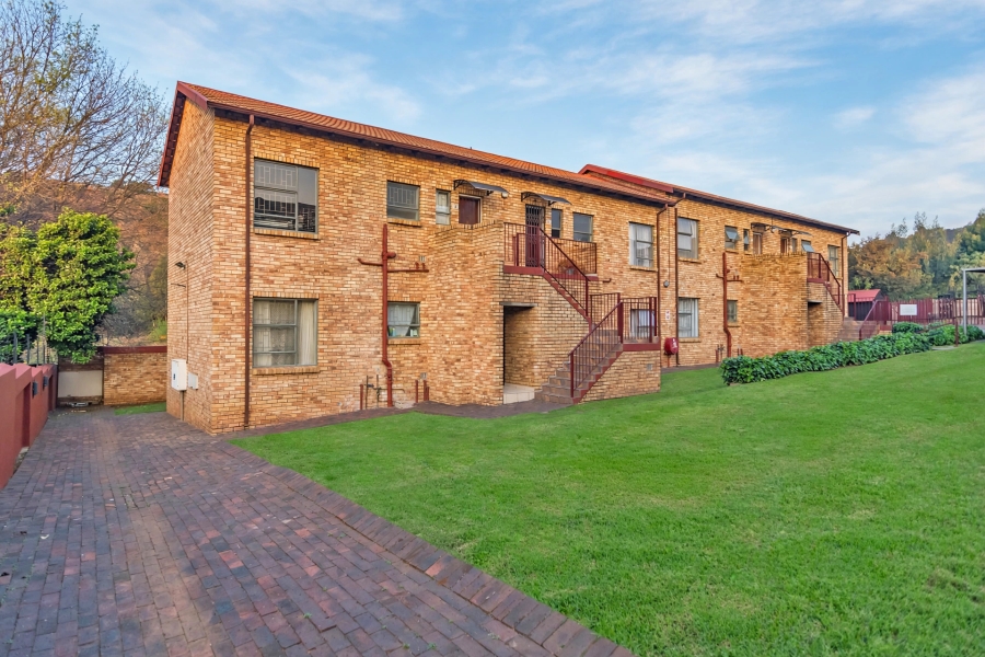 2 Bedroom Property for Sale in Roodekrans Gauteng