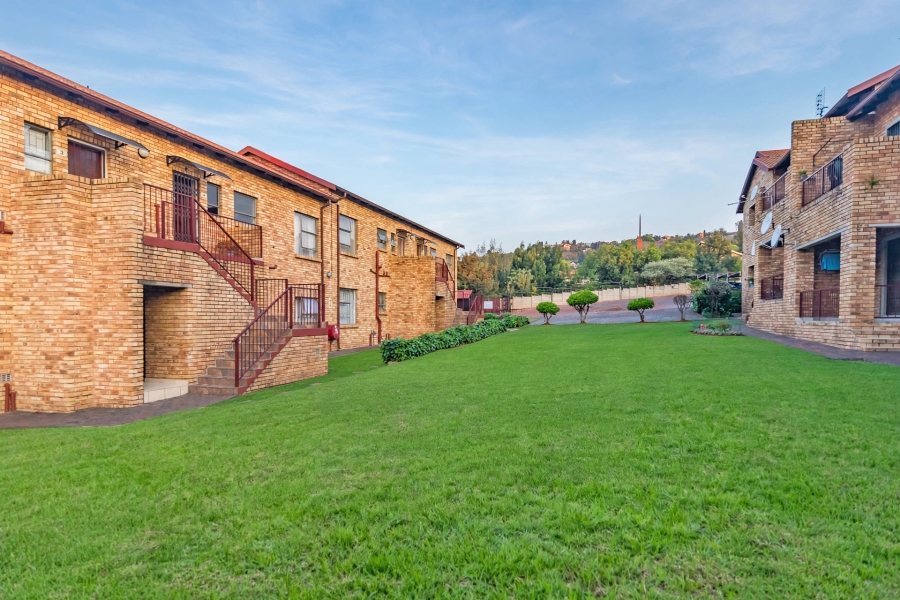 2 Bedroom Property for Sale in Roodekrans Gauteng
