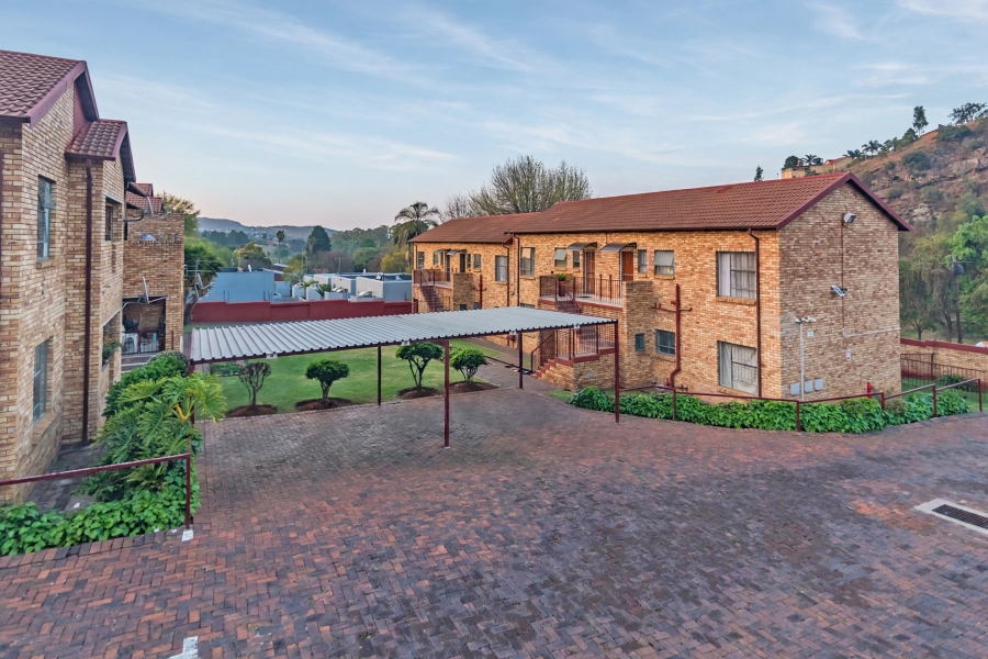 2 Bedroom Property for Sale in Roodekrans Gauteng
