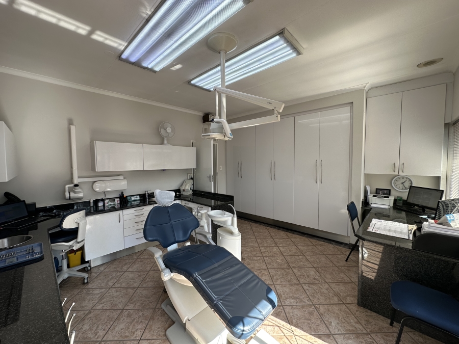 4 Bedroom Property for Sale in Larrendale Gauteng