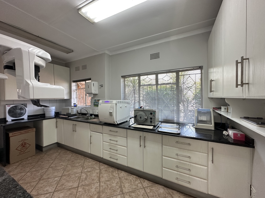 4 Bedroom Property for Sale in Larrendale Gauteng