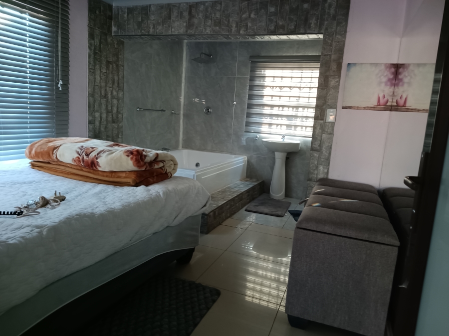 4 Bedroom Property for Sale in Karenpark Gauteng