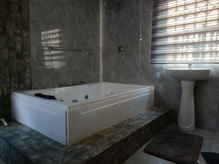 4 Bedroom Property for Sale in Karenpark Gauteng