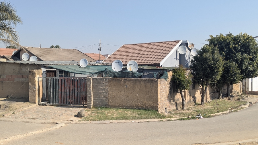 2 Bedroom Property for Sale in Tanganani Gauteng