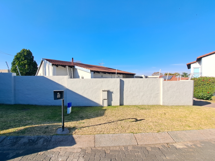 To Let 2 Bedroom Property for Rent in Strathavon Gauteng