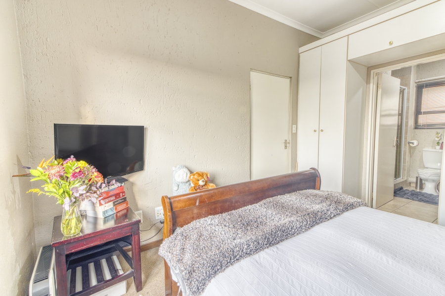 1 Bedroom Property for Sale in Paulshof Gauteng