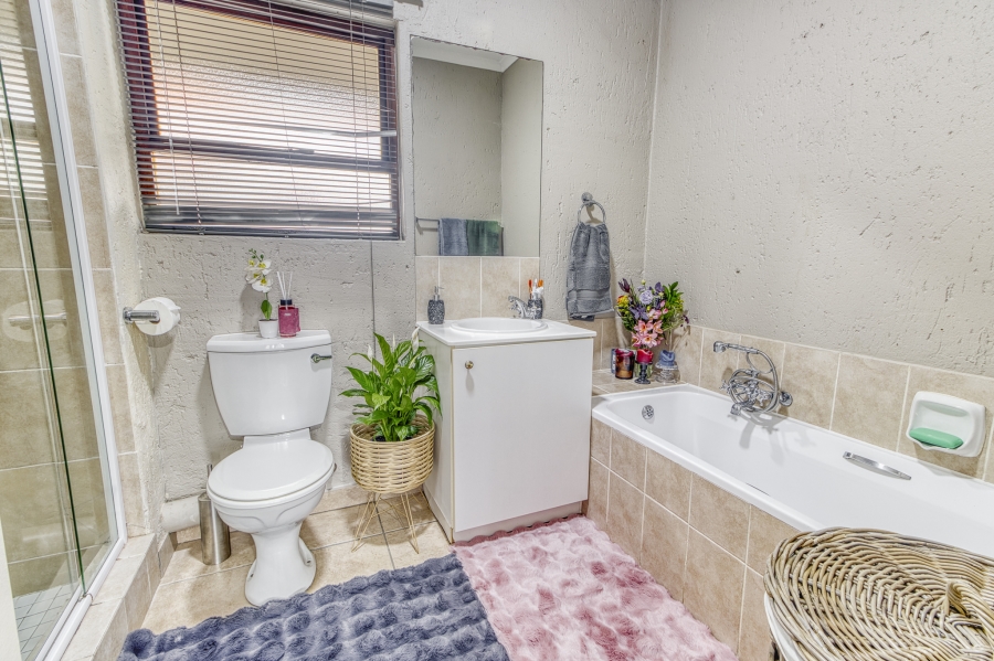 1 Bedroom Property for Sale in Paulshof Gauteng