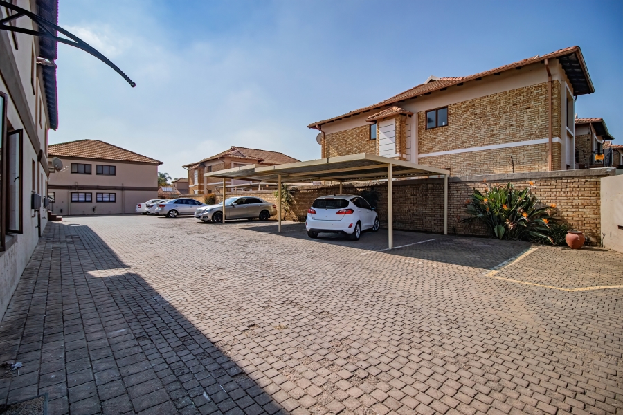 3 Bedroom Property for Sale in Sonneveld Gauteng