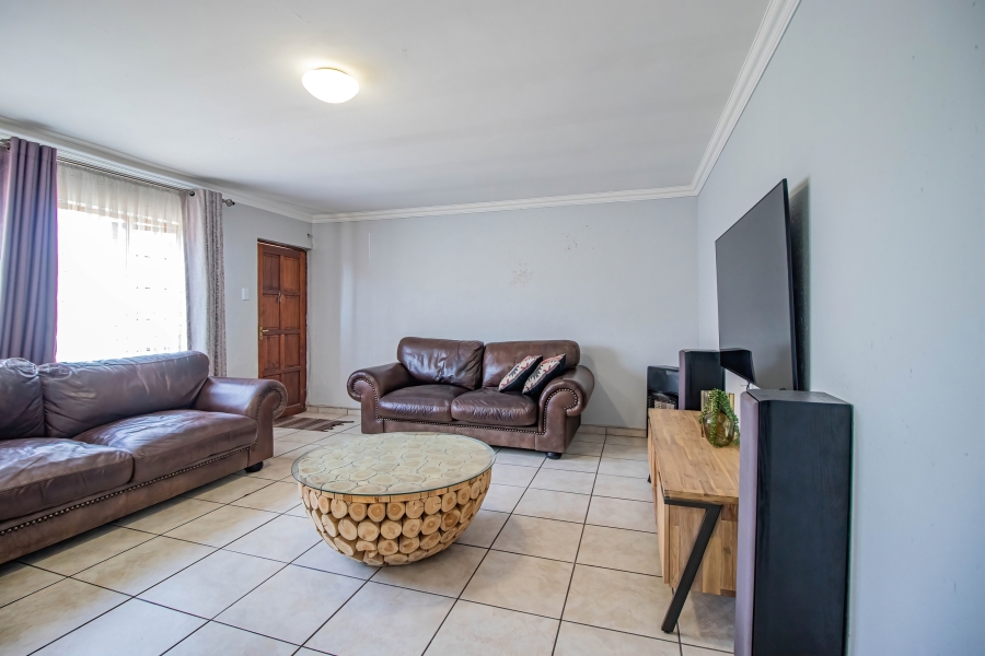 3 Bedroom Property for Sale in Sonneveld Gauteng