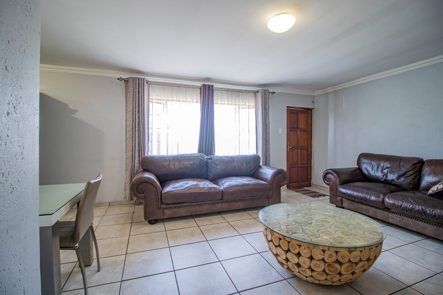 3 Bedroom Property for Sale in Sonneveld Gauteng