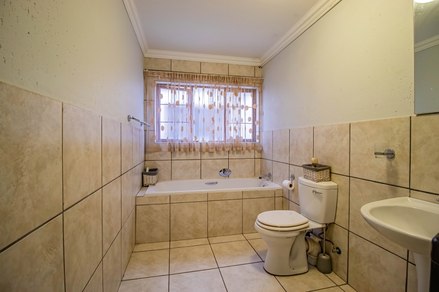 3 Bedroom Property for Sale in Sonneveld Gauteng
