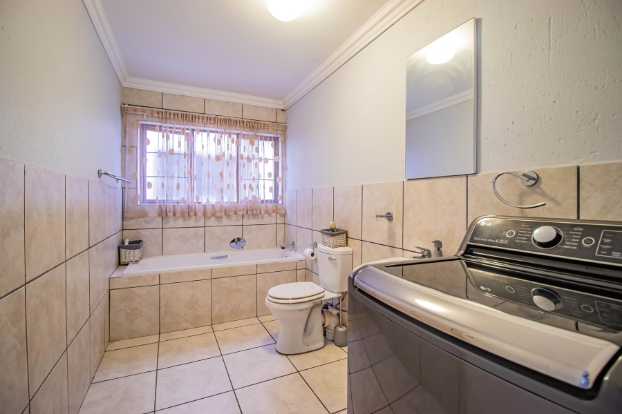 3 Bedroom Property for Sale in Sonneveld Gauteng