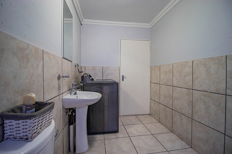 3 Bedroom Property for Sale in Sonneveld Gauteng