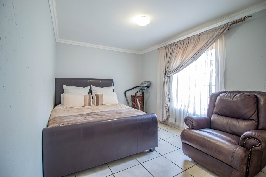 3 Bedroom Property for Sale in Sonneveld Gauteng
