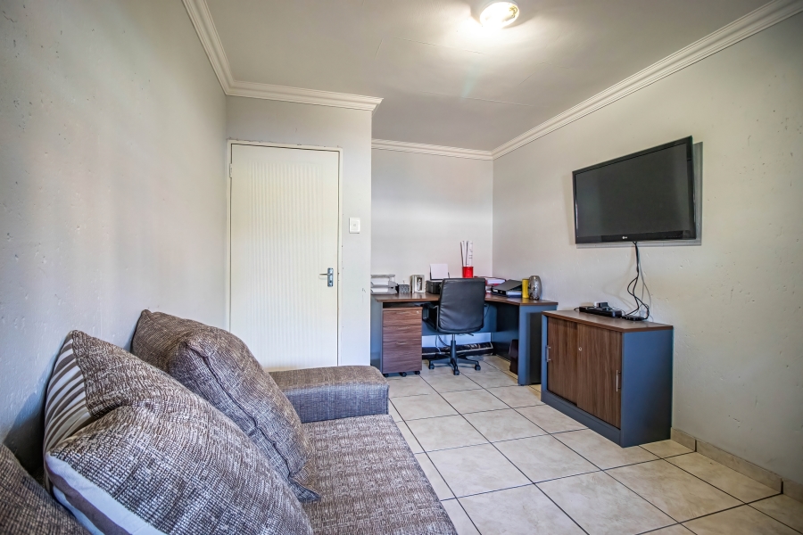 3 Bedroom Property for Sale in Sonneveld Gauteng