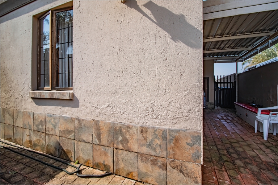 3 Bedroom Property for Sale in Sonneveld Gauteng