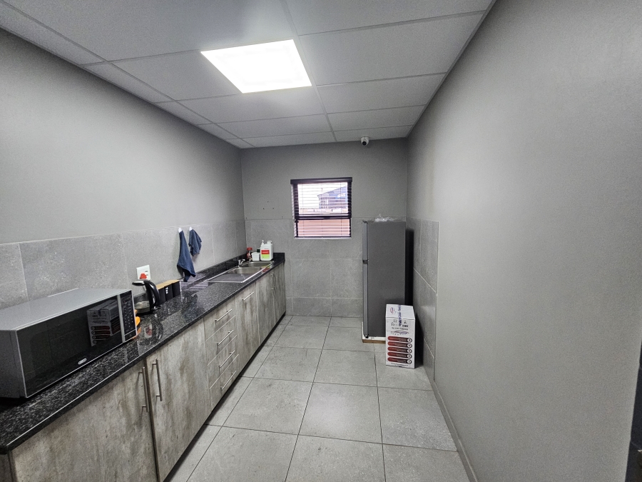To Let Commercial Property for Rent in Knoppieslaagte Gauteng