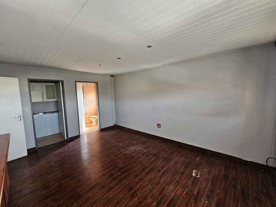 To Let Commercial Property for Rent in Hennops Park Industrial Gauteng
