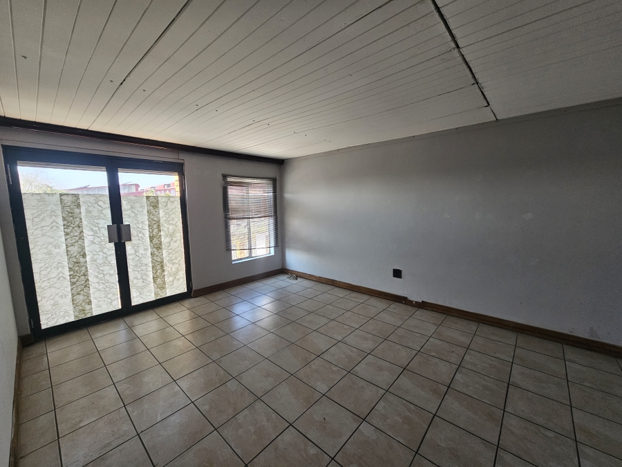 To Let Commercial Property for Rent in Hennops Park Industrial Gauteng