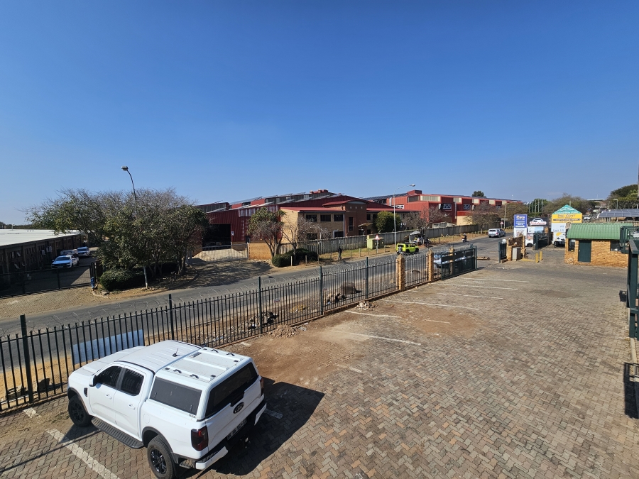 To Let Commercial Property for Rent in Hennops Park Industrial Gauteng