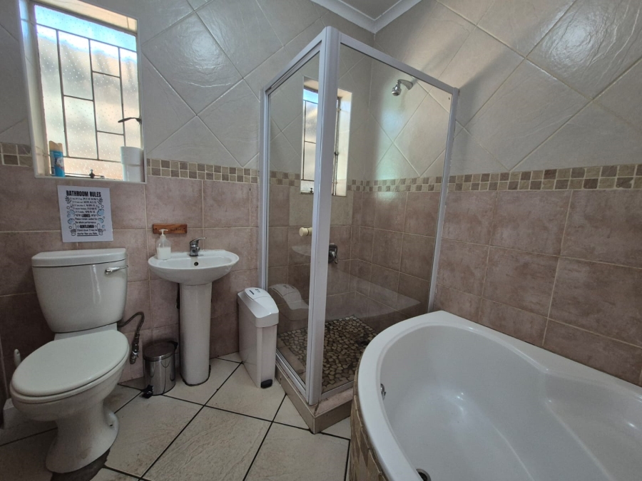 6 Bedroom Property for Sale in Vanderbijlpark SE 2 Gauteng