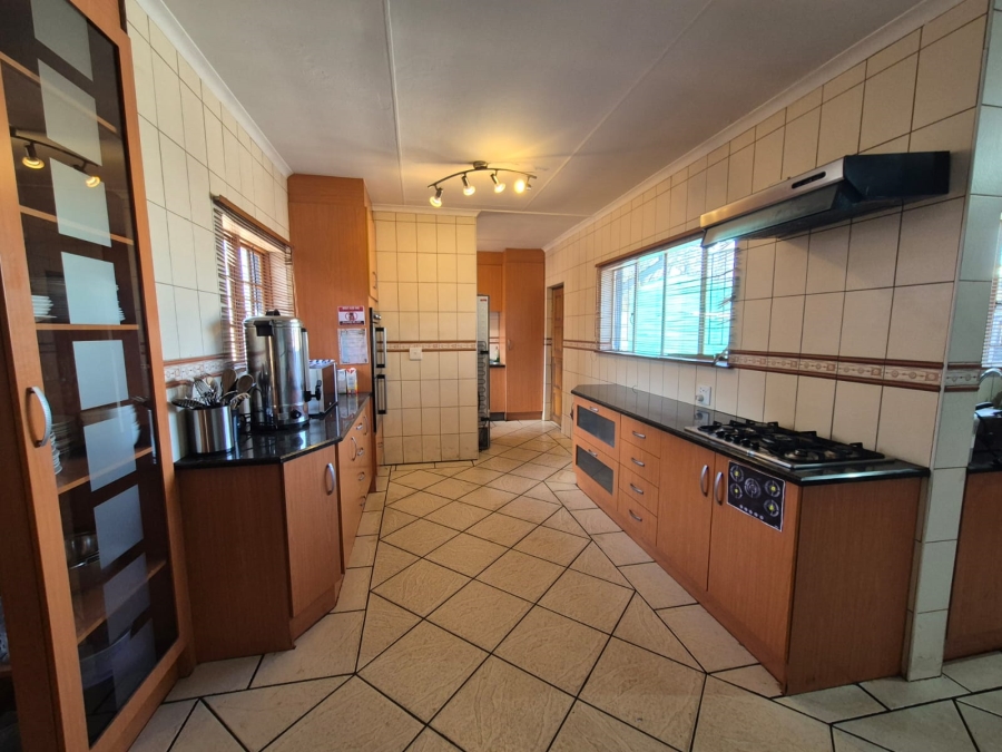 6 Bedroom Property for Sale in Vanderbijlpark SE 2 Gauteng