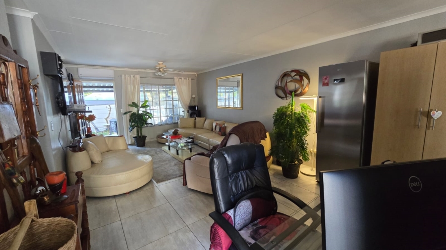 2 Bedroom Property for Sale in Albertsdal Gauteng