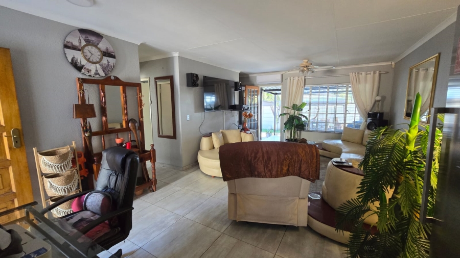 2 Bedroom Property for Sale in Albertsdal Gauteng