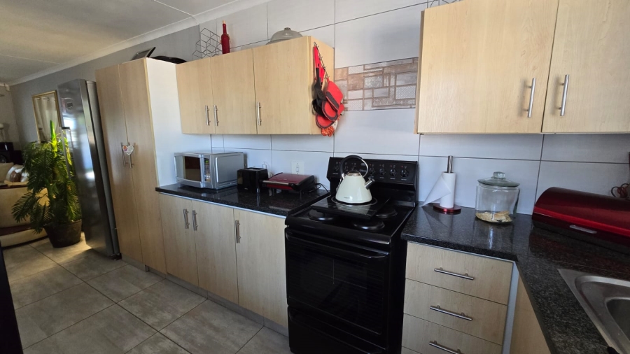 2 Bedroom Property for Sale in Albertsdal Gauteng