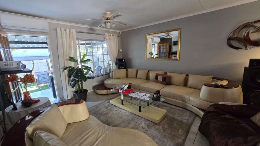 2 Bedroom Property for Sale in Albertsdal Gauteng