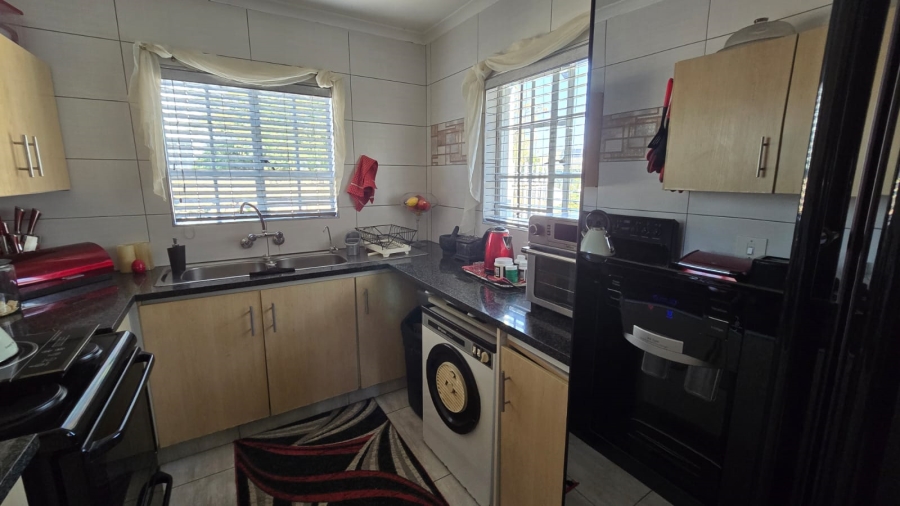 2 Bedroom Property for Sale in Albertsdal Gauteng