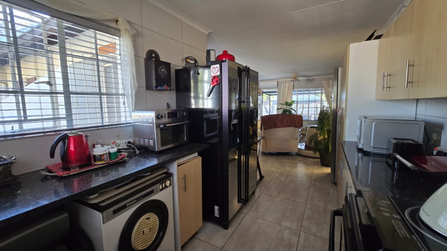 2 Bedroom Property for Sale in Albertsdal Gauteng