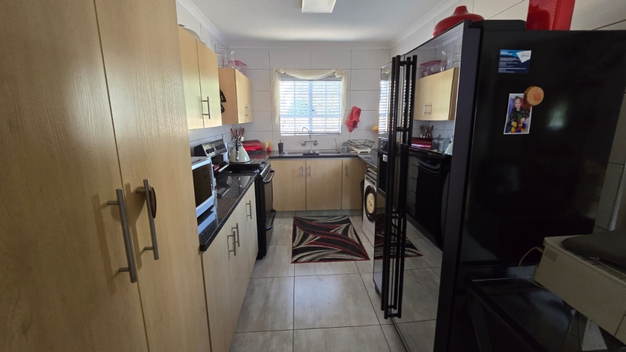 2 Bedroom Property for Sale in Albertsdal Gauteng