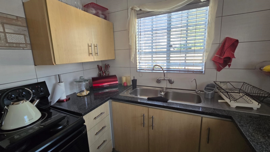2 Bedroom Property for Sale in Albertsdal Gauteng
