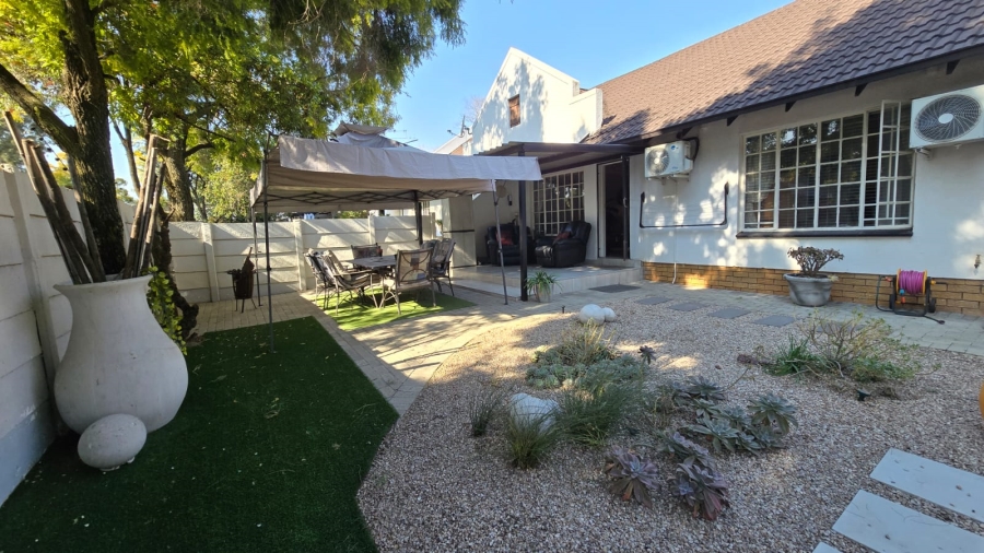 2 Bedroom Property for Sale in Albertsdal Gauteng